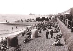 The-beach-at-Warrior-Square.-1922.